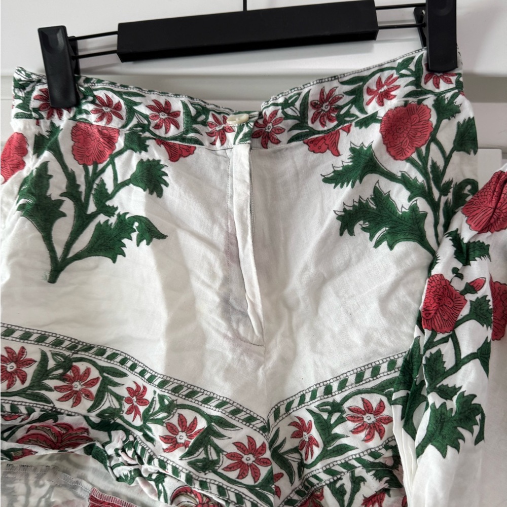 Juliet Dunn White High-Waist Embroidered Shorts with Red & Green Floral - Picture 10 of 11